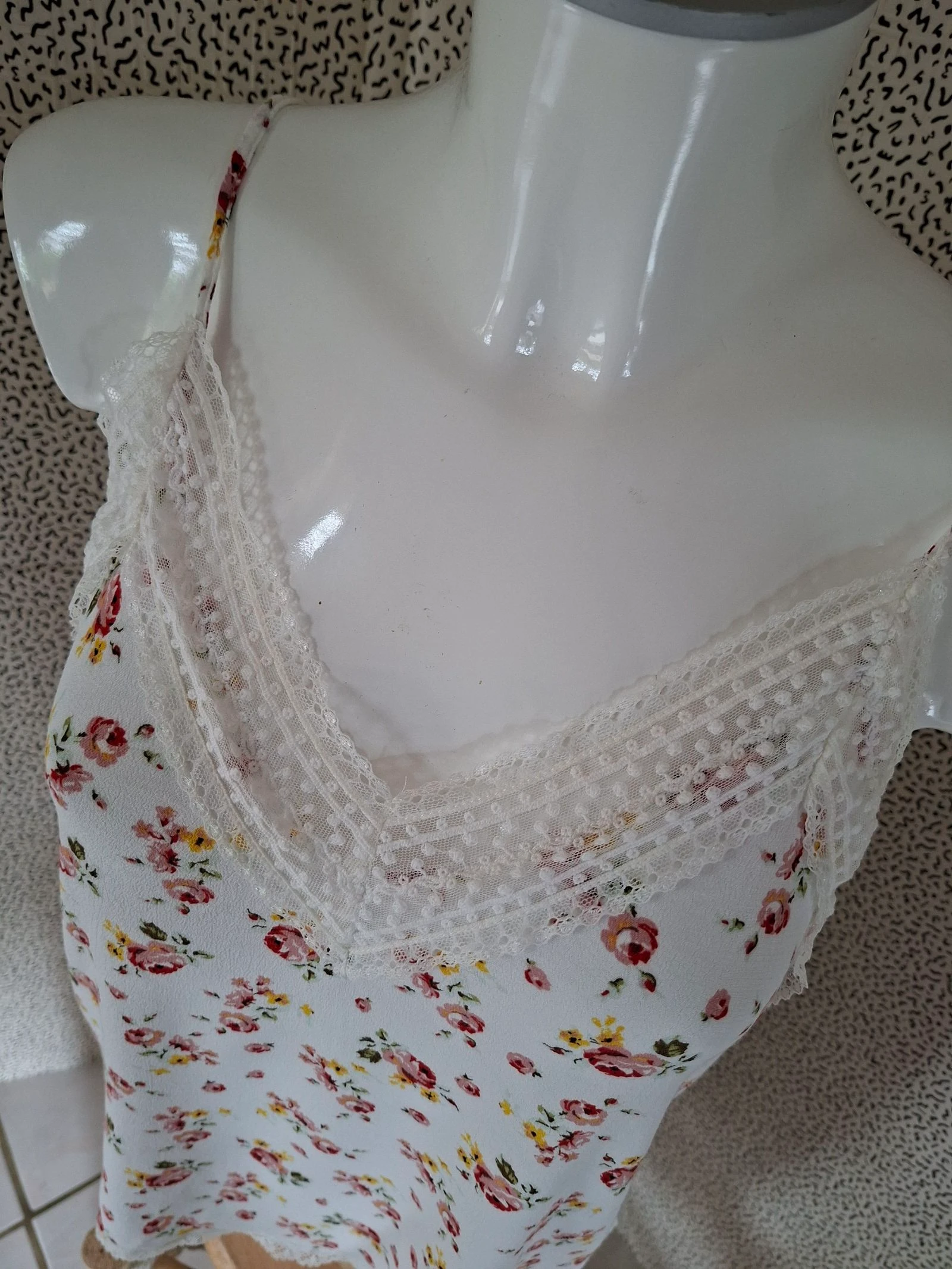 Débardeur caraco Stradivarius XS blanc fleuri dentelle fines bretelles bohème romantique – photo 3